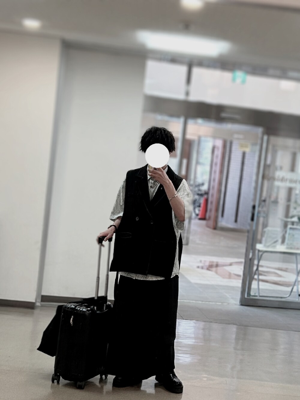 「WEGOのアイテム（シャツ/ブラウス、ブルー系）」を使った、novaさん（メンズ・170cm）の春コーディネートの1枚目の写真