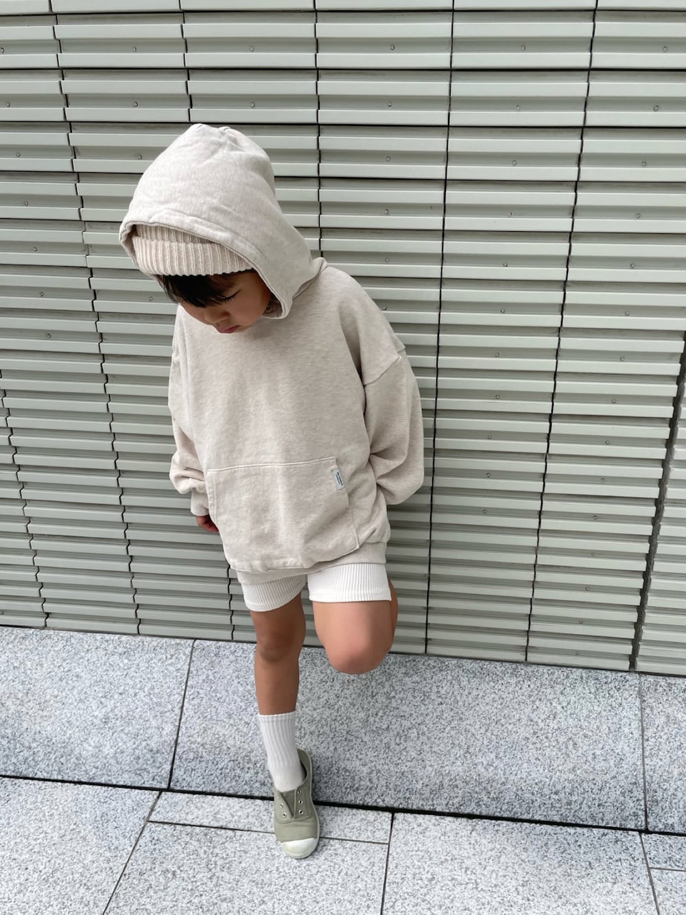 「韓国子供服、キッズファッション、キッズコーデ、男の子、カジュアルコーデ、パーカー、男の子コーデ、男の子ファッション、キッズ」｜「digreenのアイテム（パーカー、ホワイト系）」を使った、3kids monさん（キッズ・123cm）の夏コーディネートの1枚目の写真