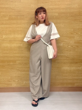 「SHOO・LA・RUE（シューラルー）の【洗濯後しわになりにくい/S-LL】ゆったりらくちんきれい見え　シンプルだから使いやすい 大人のオールインワン（サロペット/オーバーオール、ベージュ系）」を使った、ぁむさん（レディース・151cm）の春コーディネート