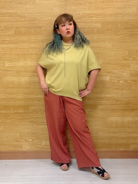 「SHOO・LA・RUE（シューラルー）の【ひんやり/体型カバー】インせず着られる 上品見えのドルマントップス（Tシャツ/カットソー、イエロー系）」を使った、ぁむさん（レディース・151cm）の夏コーディネート