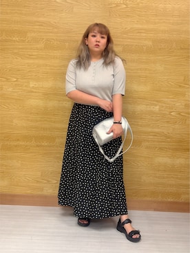 「SHOO・LA・RUE（シューラルー）の【S-LL】抜け感ある着こなしに ヘンリーネック リブニット（ニット/セーター、グレー系）」を使った、ぁむさん（レディース・151cm）の夏コーディネート