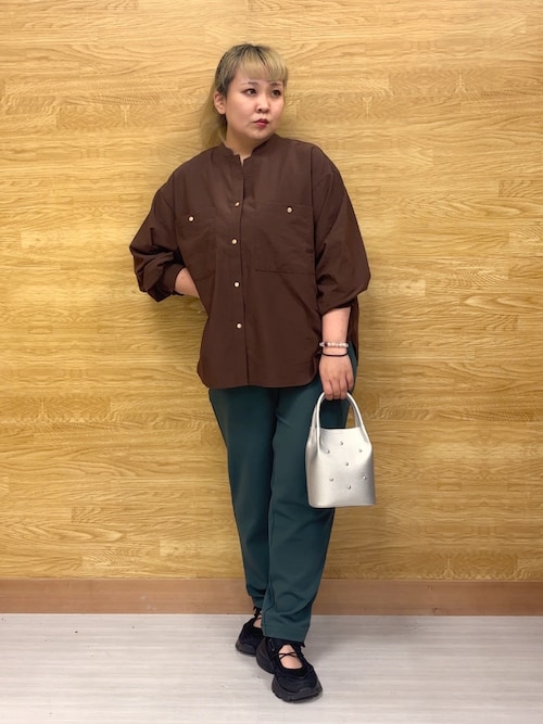 OIZUMI Vネックシャツ 黒 サイドポケット付き OIZUMI Vネックシャツ 黒 サイドポケット付き OIZUMI Vネックシャツ 黒