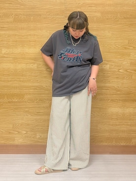 「SHOO・LA・RUE（シューラルー）の【ひんやり/S-LL】選べる4柄　デイリー使いにぴったりなアソートTシャツ（Tシャツ/カットソー、グレー系）」を使った、ぁむさん（レディース・151cm）の夏コーディネート