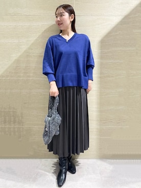 「OPAQUE.CLIP（オペークドットクリップ）のリラクシーVネックニット【洗濯機洗OK】《6col》（Knitwear、ブルー系）」を使った、Natsukiさん（レディース・160cm）の秋コーディネート