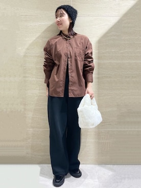 「OPAQUE.CLIP（オペークドットクリップ）のポケット刺繍レギュラーカラーシャツ【洗濯機OK】（Shirts、ブラウン系）」を使った、Natsukiさん（レディース・160cm）の秋コーディネート