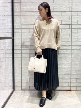「OPAQUE.CLIP（オペークドットクリップ）のラメヤーンVネックニット【洗濯機洗い可】（Knitwear、オレンジ系）」を使った、Natsukiさん（レディース・160cm）の冬コーディネート