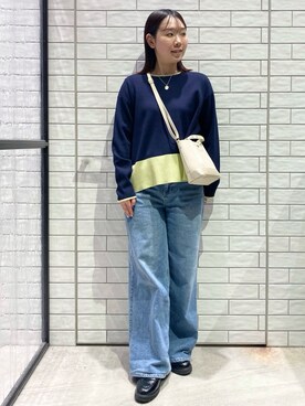 「OPAQUE.CLIP（オペークドットクリップ）のバイカラーボクシーニット【洗濯機洗い可】（Knitwear、ブルー系）」を使った、Natsukiさん（レディース・160cm）の冬コーディネート