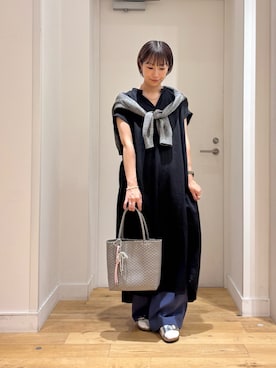 「URBAN RESEARCH DOORS（アーバンリサーチドアーズ）の『洗濯可/UVカット』『UR TECH』Aircareニットカーディガン（カーディガン/ボレロ、グレー系）」を使った、yokoo さん（レディース・156cm）の夏コーディネート