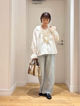 「URBAN RESEARCH DOORS（アーバンリサーチドアーズ）のレースラッフルブラウス（シャツ/ブラウス、ホワイト系）」を使った、yokoo さん（レディース・156cm）の秋コーディネート