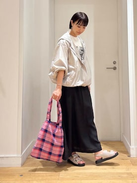 「アイテム（マウンテンパーカー）」を使った、yokoo さん（レディース・156cm）の夏コーディネート