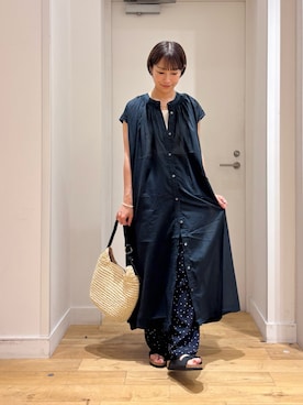 「RODE SKO（ロデスコ）のプチワンハンドルペーパートート（トートバッグ）」を使った、yokoo さん（レディース・156cm）の夏コーディネート