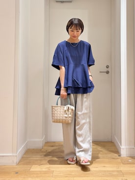 「URBAN RESEARCH DOORS（アーバンリサーチドアーズ）のペプラムティアードブラウス（シャツ/ブラウス、ブルー系）」を使った、yokoo さん（レディース・156cm）の夏コーディネート