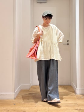 「かぐれ（カグレ）のコットンクレープギャザーブラウス（シャツ/ブラウス、ホワイト系）」を使った、yokoo さん（レディース・156cm）の春コーディネート