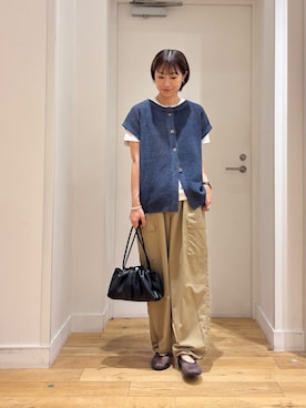 「URBAN RESEARCH DOORS（アーバンリサーチドアーズ）の『洗濯可/UVカット』『UR TECH』Aircare2WAYニットベスト（ベスト、ブルー系）」を使った、yokoo さん（レディース・156cm）の夏コーディネート