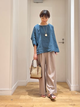 「URBAN RESEARCH DOORS（アーバンリサーチドアーズ）の『UR TECH』完声/涼ギャザーワイドパンツ（その他パンツ、ベージュ系）」を使った、yokoo さん（レディース・156cm）の春コーディネート