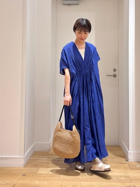 「URBAN RESEARCH DOORS（アーバンリサーチドアーズ）のピンタックギャザーワンピース（ワンピース、ブルー系）」を使った、yokoo さん（レディース・156cm）の春コーディネート