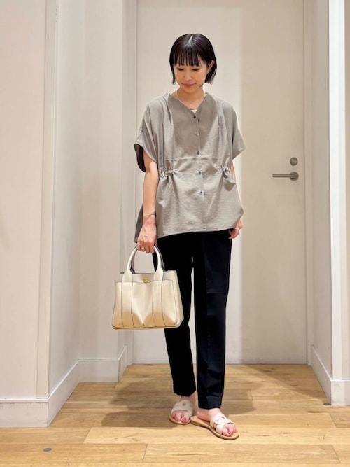 完売品＊Andrey and JohnWad✨コットン Vネックギャザーブラウス 完売品＊Andrey and JohnWad✨コットン Vネックギャザーブラウス