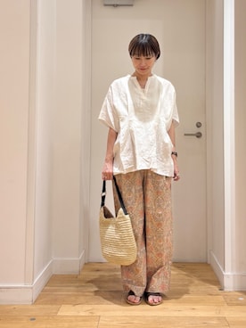 「URBAN RESEARCH DOORS（アーバンリサーチドアーズ）のアソートプリントイージーパンツ（その他パンツ、ベージュ系）」を使った、yokoo さん（レディース・156cm）の春コーディネート