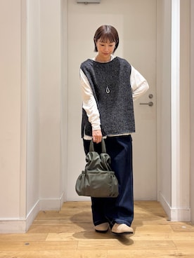 「かぐれ（カグレ）のテープヤーンニットベスト（ベスト、ブラック系）」を使った、yokoo さん（レディース・156cm）の秋コーディネート