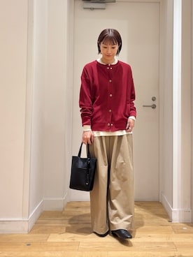 「URBAN RESEARCH DOORS（アーバンリサーチドアーズ）のタックフライスカーディガン（カーディガン/ボレロ、レッド系）」を使った、yokoo さん（レディース・156cm）の秋コーディネート