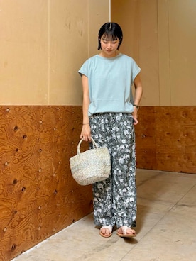 「フラワープリント」｜「アイテム（ショルダーバッグ）」を使った、imari さん（レディース・156cm）の春コーディネート