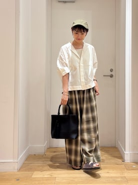 「URBAN RESEARCH DOORS（アーバンリサーチドアーズ）のFORK&SPOON　オンブレチェックパンツ（その他パンツ、グリーン系）」を使った、yokoo さん（レディース・156cm）の夏コーディネート