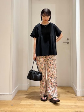 「フラワープリント」｜「アイテム（ショルダーバッグ）」を使った、imari さん（レディース・156cm）の夏コーディネート