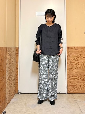 「フラワープリント」｜「アイテム（ショルダーバッグ）」を使った、imari さん（レディース・156cm）の春コーディネート