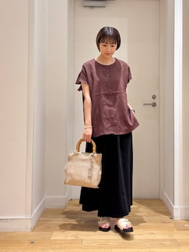 「URBAN RESEARCH DOORS（アーバンリサーチドアーズ）のバックフリルスリーブブラウス（シャツ/ブラウス、ブラウン系）」を使った、yokoo さん（レディース・156cm）の夏コーディネート