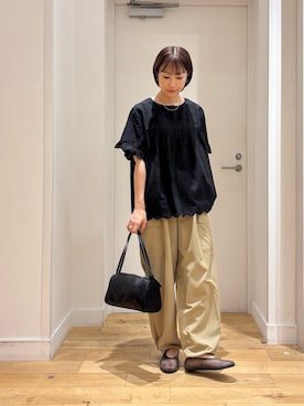 「URBAN RESEARCH DOORS（アーバンリサーチドアーズ）のアイレットレース2wayブラウス（シャツ/ブラウス、ブラック系）」を使った、yokoo さん（レディース・156cm）の夏コーディネート