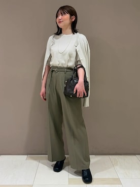 「SLOBE IENA（スローブイエナ）の《4サイズ展開》ベルテット2タックストレートパンツ（スラックス、グリーン系）」を使った、Nanaさん（レディース・154cm）の春コーディネート