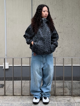 「XLARGE（エクストララージ）のEMBROIDERED DENIM PANTS（デニムパンツ、ブルー系）」を使った、あんりさん（レディース・160cm）の秋コーディネート