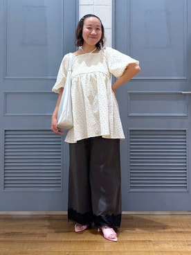 「LOWRYS FARM（ローリーズファーム）のヤワラカルイ２ＷＡＹショルダーＢＡＧ 115210（ショルダーバッグ、シルバー系）」を使った、ももさん（レディース・157cm）の夏コーディネート