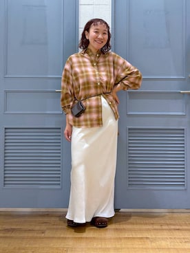 「LOWRYS FARM（ローリーズファーム）のストレッチサテンスカート　 290120（スカート、ホワイト系）」を使った、ももさん（レディース・157cm）の夏コーディネート