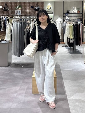 「LOWRYS FARM（ローリーズファーム）の【接触冷感・UVカット】カットイージードロストパンツ 1044353（スウェットパンツ、グレー系）」を使った、るーちゃんさん（レディース）の夏コーディネート