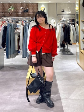 「アイテム（Tシャツ/カットソー、レッド系）」を使った、るーちゃんさん（レディース・153cm）の秋コーディネート