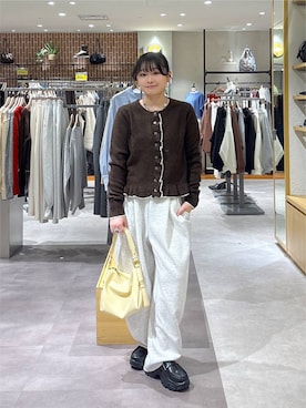 「アイテム（ハンドバッグ、イエロー系）」を使った、るーちゃんさん（レディース・153cm）の秋コーディネート