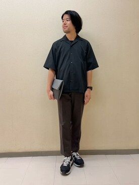 「アイテム（クラッチバッグ、グレー系）」を使った、及川さん（メンズ・170cm）の夏コーディネート