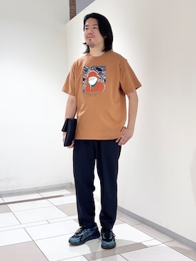 「TAKEO KIKUCHI（タケオキクチ）の【2WAY】ショルダー クラッチバッグ（クラッチバッグ、ブルー系）」を使った、及川さん（メンズ・170cm）の春コーディネート