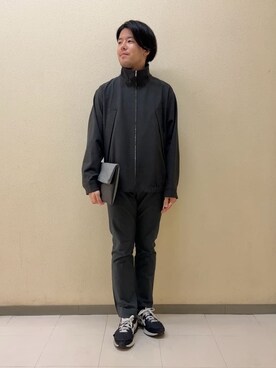 「アイテム（クラッチバッグ、グレー系）」を使った、及川さん（メンズ・170cm）の秋コーディネート