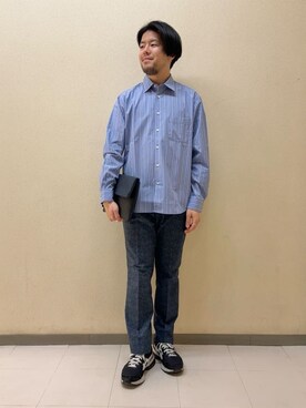 「アイテム（クラッチバッグ、ブルー系）」を使った、及川さん（メンズ・170cm）の春コーディネート