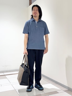 「TAKEO KIKUCHI（タケオキクチ）のリネンライクカルゼイージーパンツ（スラックス、ブルー系）」を使った、及川さん（メンズ・170cm）の春コーディネート