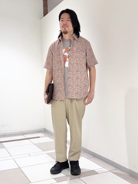 「TAKEO KIKUCHI（タケオキクチ）の【2WAY】ショルダー クラッチバッグ（クラッチバッグ、ブラウン系）」を使った、及川さん（メンズ・170cm）の春コーディネート