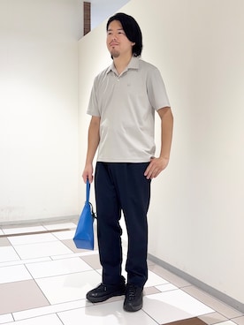 「TAKEO KIKUCHI（タケオキクチ）の【接触冷感】アイスクリアコットン ワンポイント ポロシャツ（ポロシャツ、グレー系）」を使った、及川さん（メンズ・170cm）の夏コーディネート