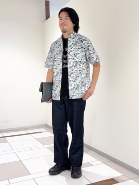 「TAKEO KIKUCHI（タケオキクチ）の【日本製】JFP DotAir（R）リゾートプリント半袖シャツ（シャツ/ブラウス、ブルー系）」を使った、及川さん（メンズ・170cm）の夏コーディネート
