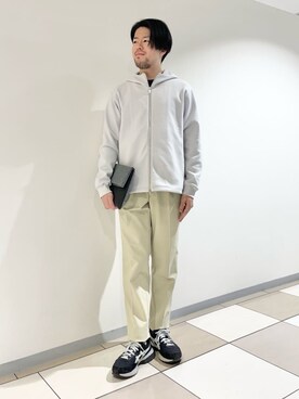 「アイテム（クラッチバッグ、グレー系）」を使った、及川さん（メンズ・170cm）の春コーディネート