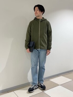「アイテム（クラッチバッグ、ブルー系）」を使った、及川さん（メンズ・170cm）の春コーディネート