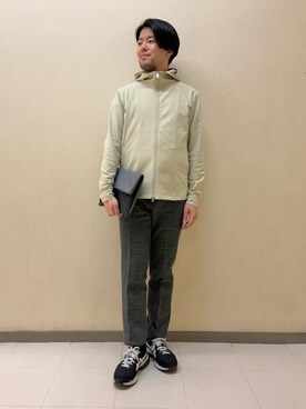 「アイテム（クラッチバッグ、グレー系）」を使った、及川さん（メンズ・170cm）の春コーディネート