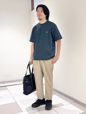 「TAKEO KIKUCHI（タケオキクチ）の【汗染み軽減】フェイクレイヤード ワンポイント刺繍Ｔシャツ（Tシャツ/カットソー、ブルー系）」を使った、及川さん（メンズ・170cm）の夏コーディネート