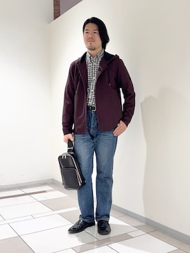 「アイテム（パーカー、レッド系）」を使った、及川さん（メンズ・170cm）の秋コーディネート